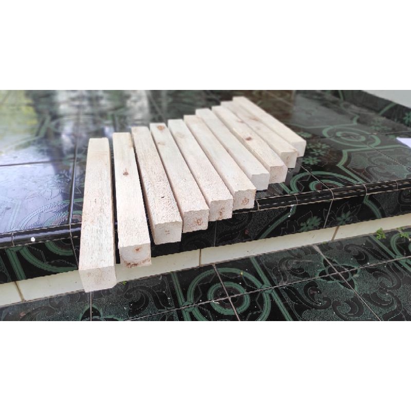 Balok Kayu Sengon laut Albasia sudah Halus Ukuran Tebal 5cm x 5cm Panjang 50cm