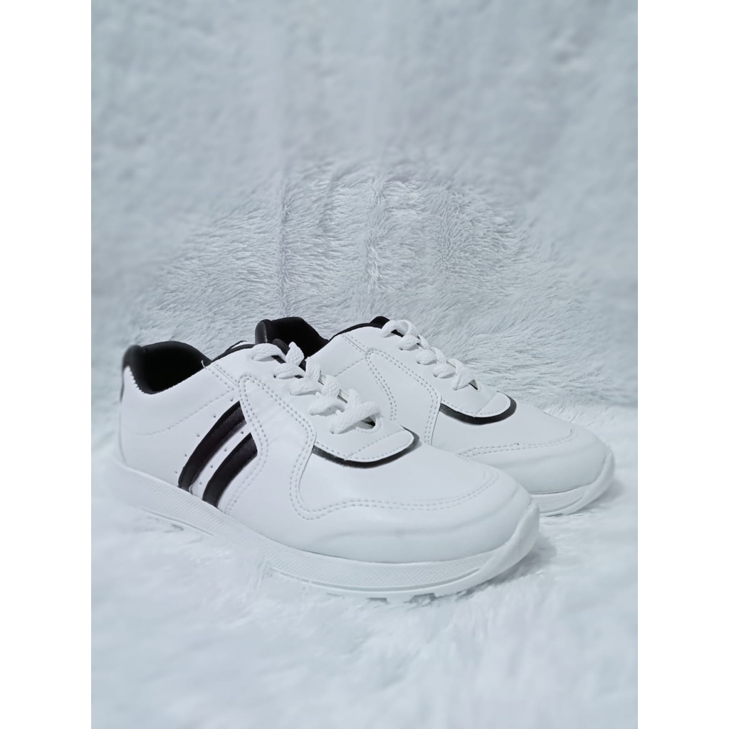 Sepatu Sneakers Tali Wanita SW 07