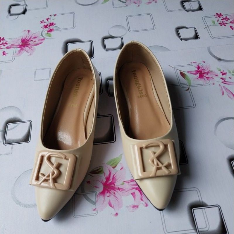 yungkiss,,sepansus flat terlariss,,bahanya tebal,anti licin,,ph 2cm,,