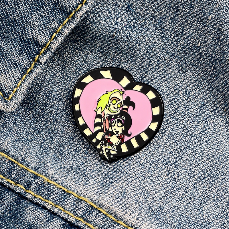 Bros Pin Enamel Bentuk Kartun Beetlejuice and Lydia Untuk Hadiah