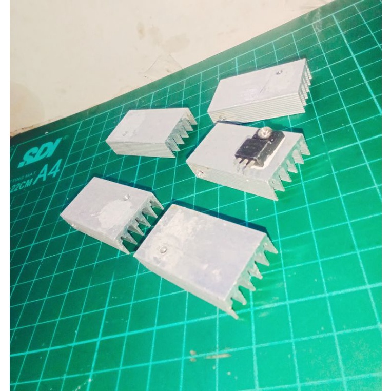 lot 5pcs HS pendingin transistor kecil headsink sirif size 39 ×22×10mm