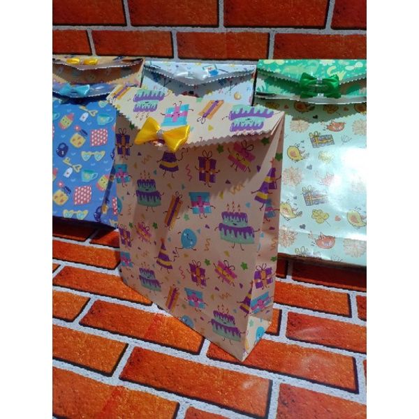 

Kantong Kertas Kado Instan Besar ( 35 x 50 x 12 ) / Kantong Hadiah atau Kemasan Langsung Jadi