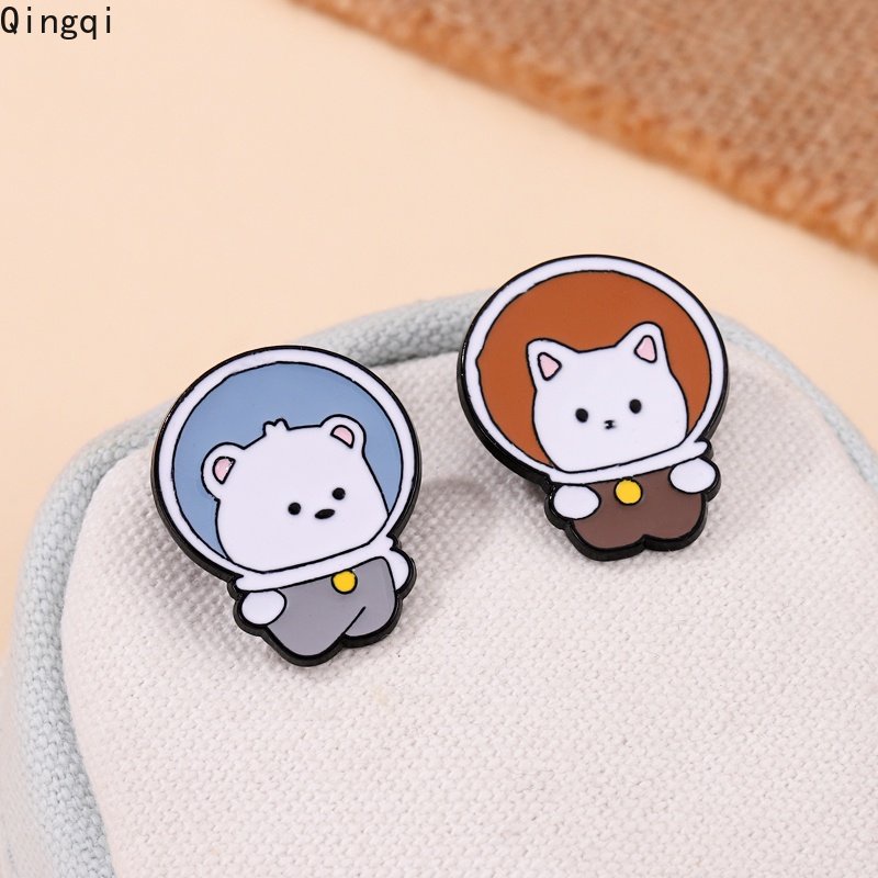 Bros Pin Enamel Bentuk Kartun Astronot Beruang Kucing Kelinci Untuk Hadiah Anak