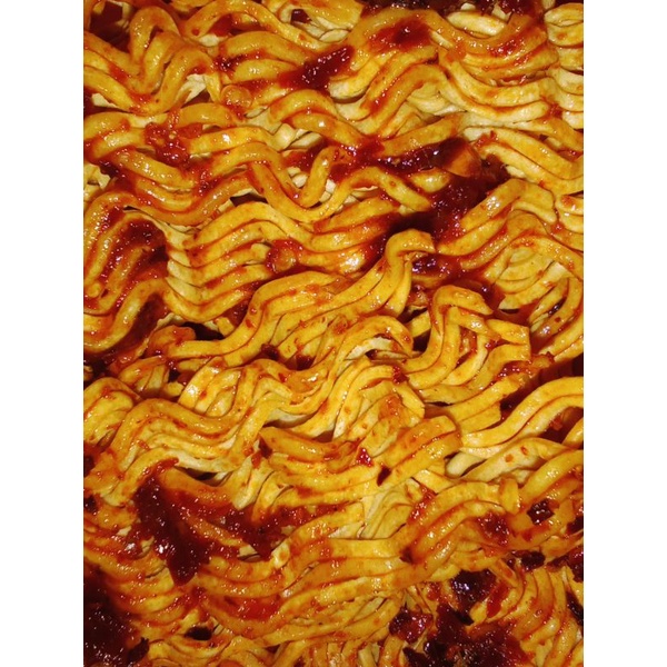 

mie pedas mie kremes daun jeruk gurih pedas keripik pedas cemilan pedas