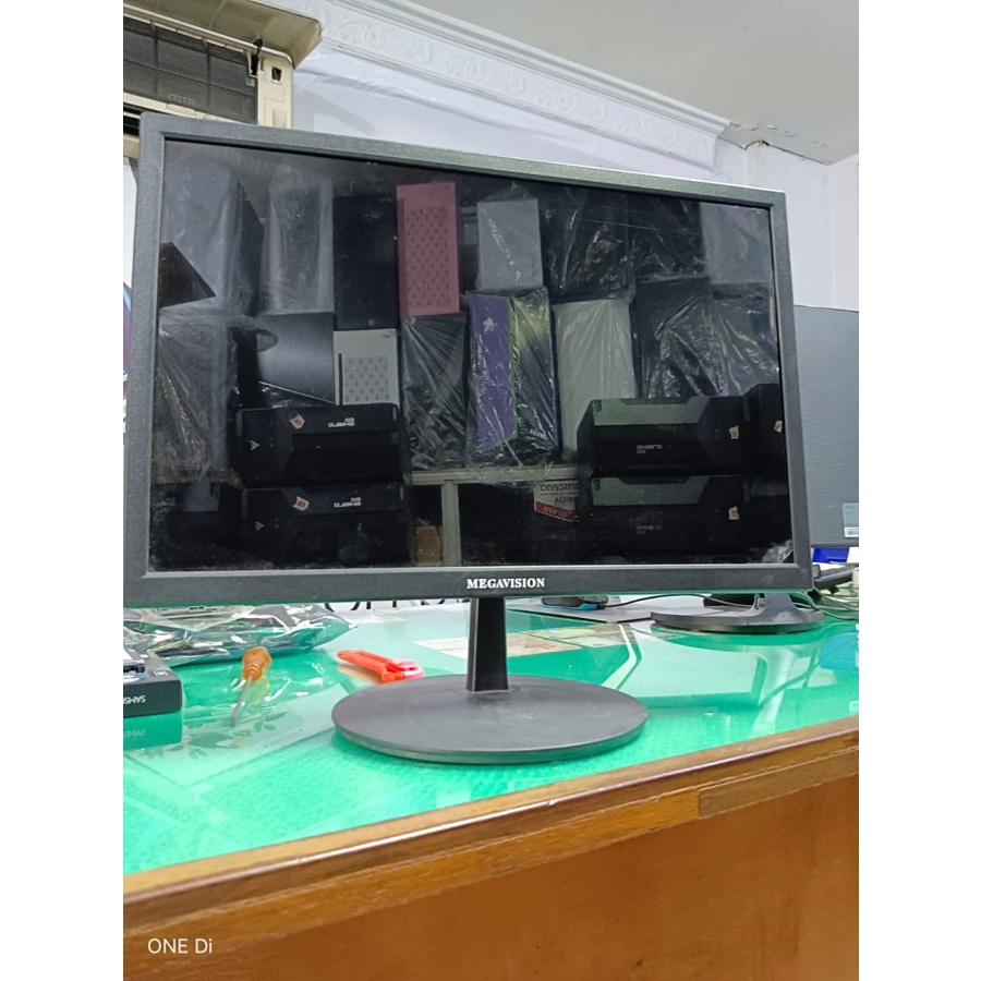 MONITOR LED MEGAVISION 19 INCH SECOND BEKAS
