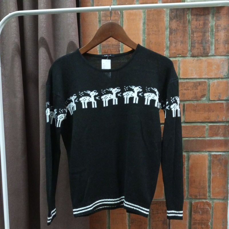 Preloved Sweater Rajut Motif Rusa Branded