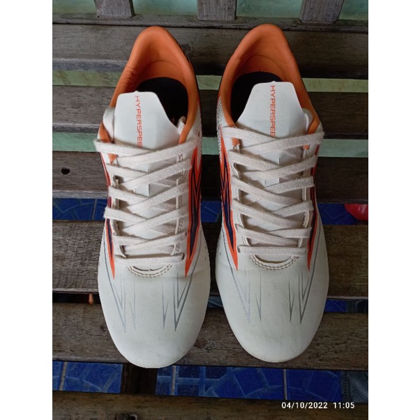 sepatu bola specs hyperspeed 1.5 White/orange FG