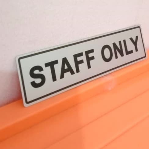 

SIGN LABEL STAFF ONLY UK 19,5X4,5CM