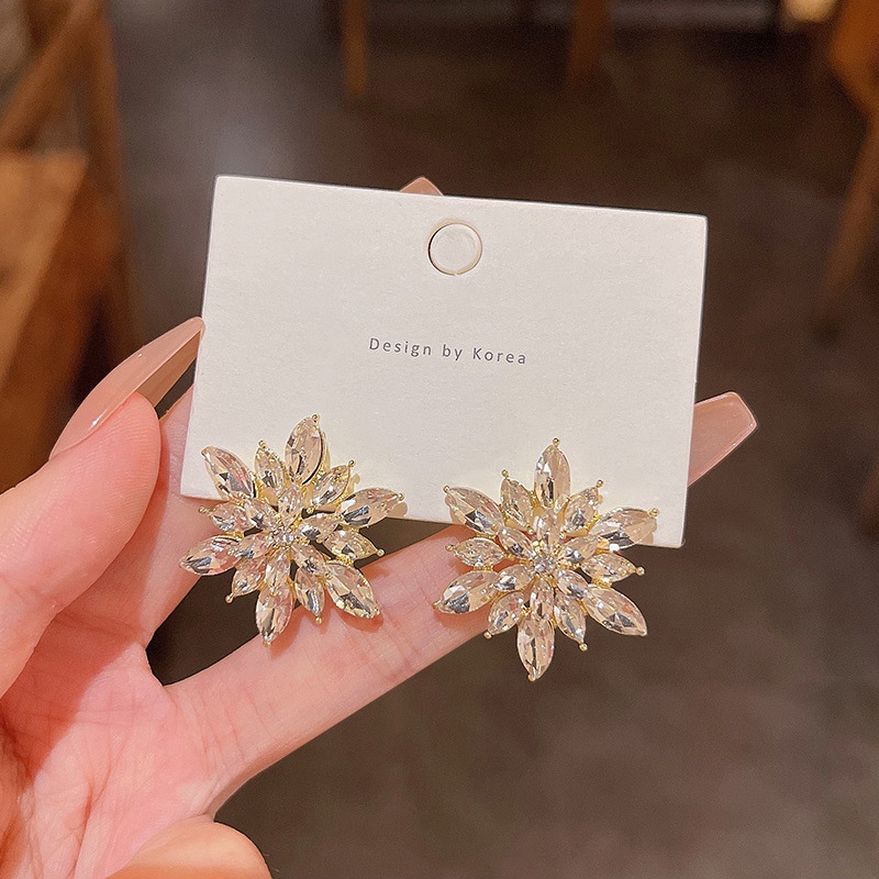 Anting Tusuk Desain Snowflake Bahan 925 silver needle Aksen Berlian