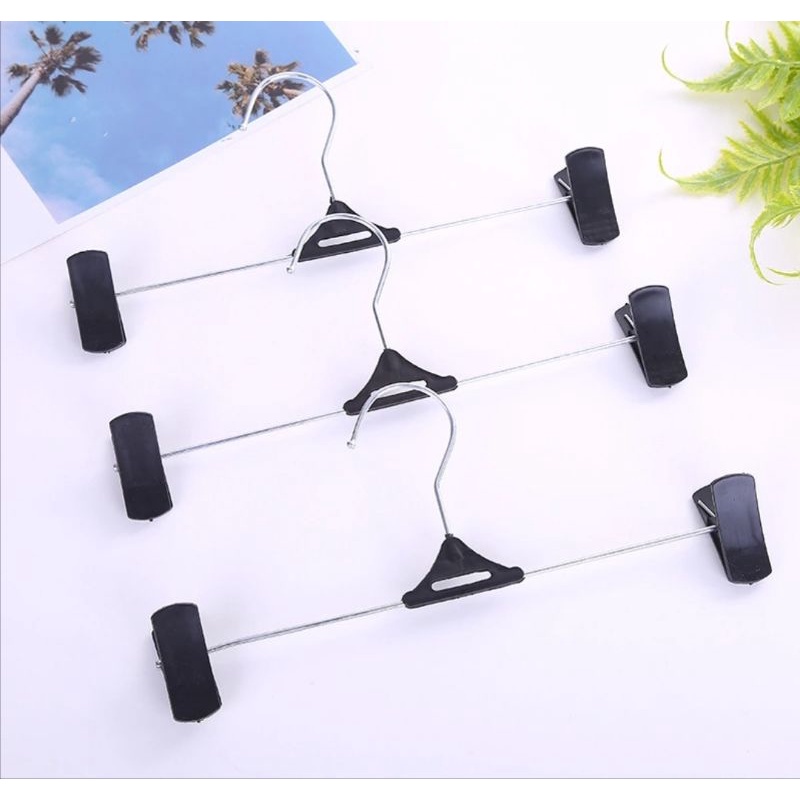 D345 Hanger jepit hitam Baju Gantungan Jepit Besi Kawat Segitiga Hitam Kawat Besi Plastik 1pc