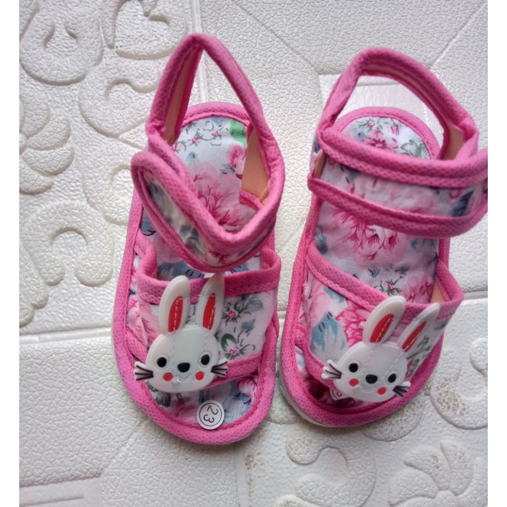 (1-3th) Sandal Gunung anak perempuan 1-3 tahun bunyi cit cit motif bunga floral flowers flower kelinci  / sandal gunung prewalker anak bayi cewek / sepatu sandal anak bayi cewek