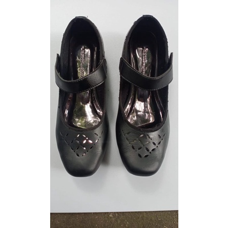 Sepatu wanita dewasa bekas