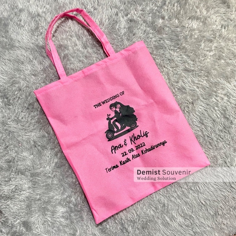 

Tas souvenir uk 25x30 + perekat