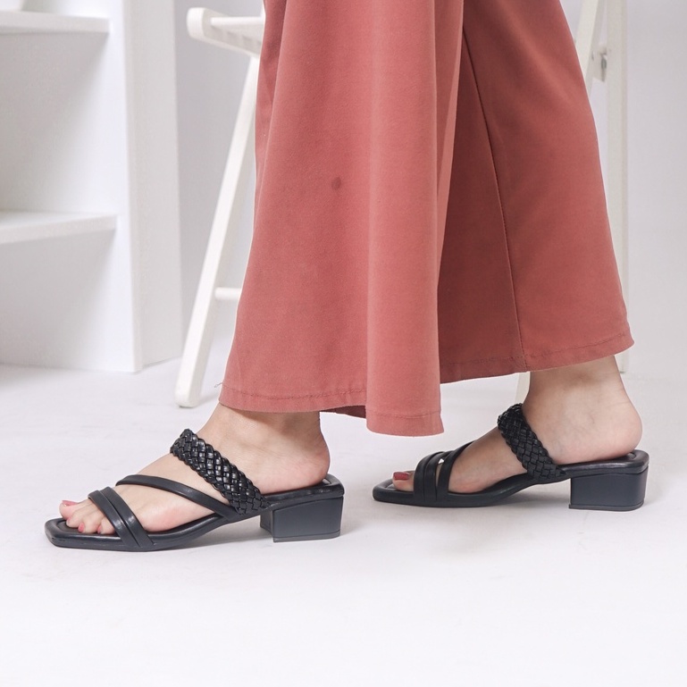 SARASARA YUK - ALINE Sandal Wanita High Heels 4cm Hak Tahu Size 36 - 40 SARA SARA ALL COLOR Sendal Cewek Heel Chunky Tali Kepang Silang 37 38 39 Warna Black Hitam White Putih Pergi Kondangan Acara Formal Original Kekinian Terbaru Shoes Mall Official Store