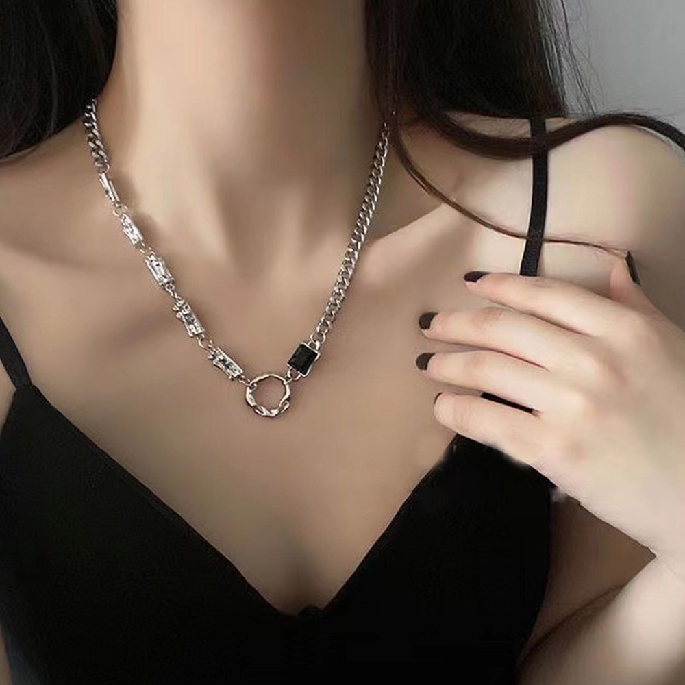 Kalung Choker Rantai Klavikula Warna Silver Bahan Logam Tebal Bentuk Persegi Bulat Gaya Punk Boho Untuk Wanita