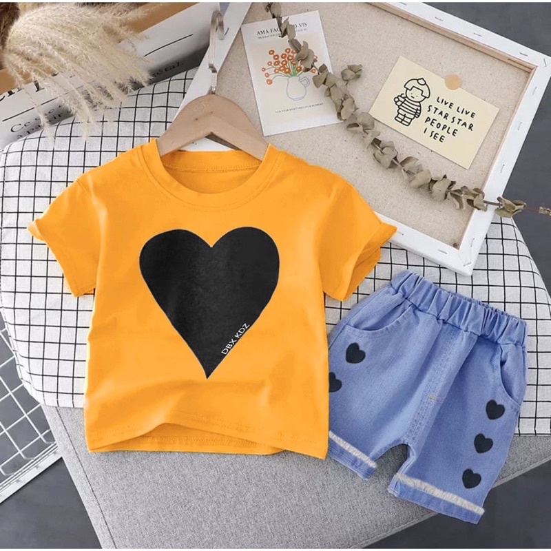 SETELAN TRENDY BAJU KAOS PAKAIAN CELANA JEANS BAYI ANAK MOTIF LOVE DBX DENIM USIA 6 BULAN-5 TAHUN BEST QUALITY PREMIUM TERBARU TERLARIS TERBARU/ SETELAN TRENDY BAJU KAOS PAKAIAN CELANA JEANS BAYI ANAK PEREMPUAN/ FASHION BAJU KAOS CELANA DENIM ANAK CEWEK