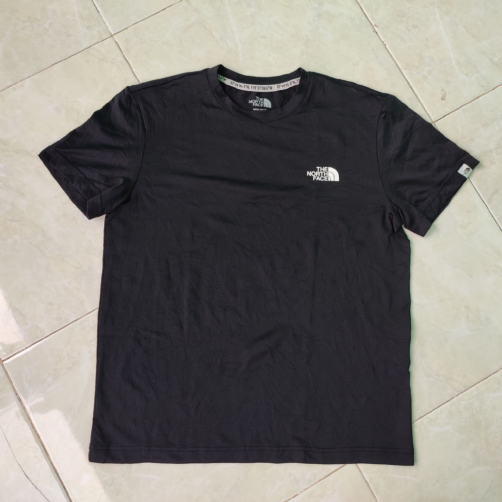 Baselayer TNF Size M - Pakaian Olahraga Bekas Pendaki Pria Wanita - Outdoor Second Hiking