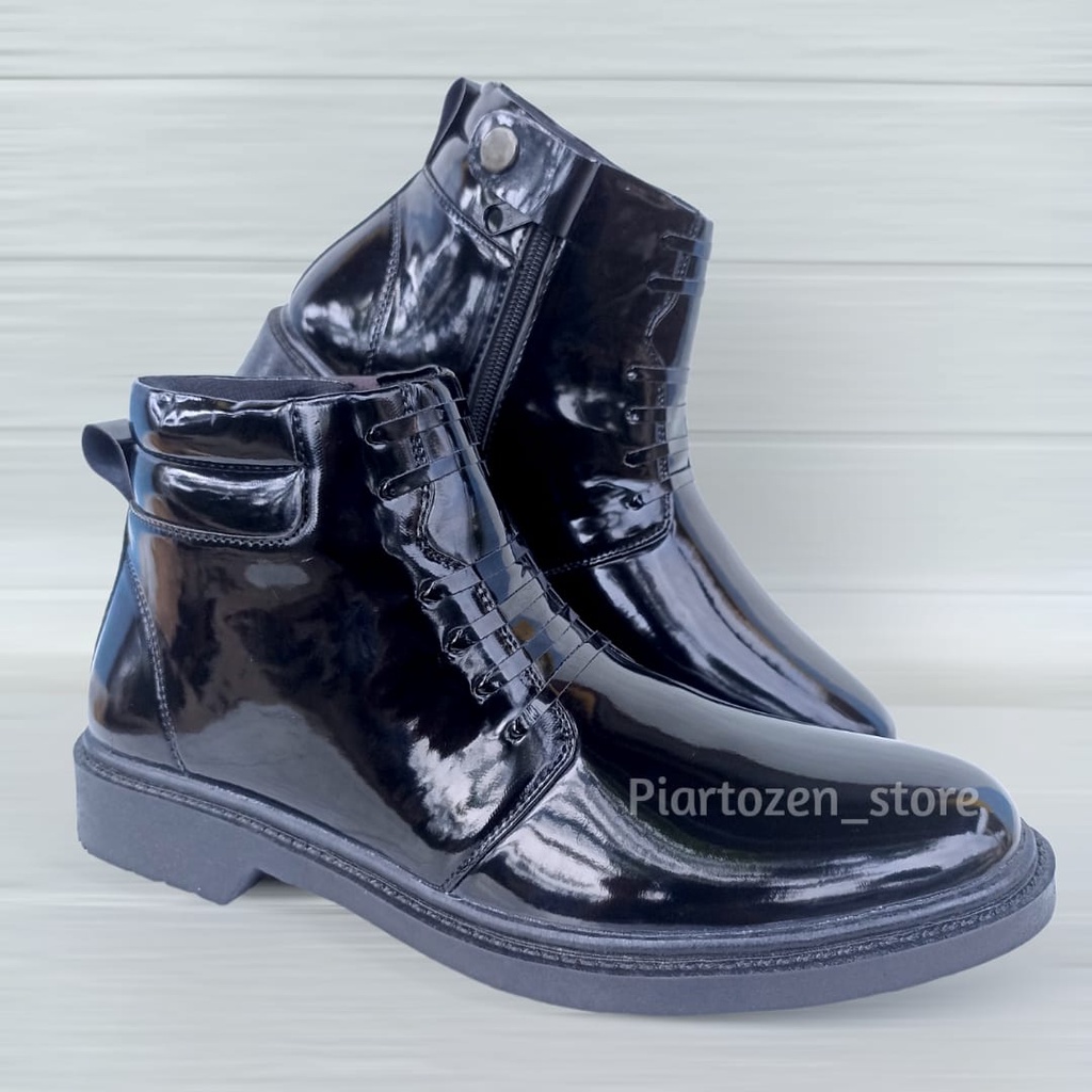 Sepatu PDH Pria Hitam Kilap dengan Resleting untuk Dinas TNI/POLRI, Satpam, dan Keamanan, Terbuat dari Kulit Sintetis, Model Tali Mati atau Tali Paryasi.