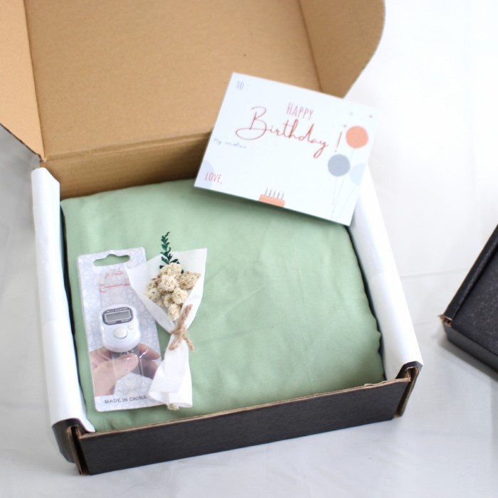 

[COD] hampers mukenah premium/gift box/ulang tahun/pernikahan/parsel lebaran - paket 1, box biasa