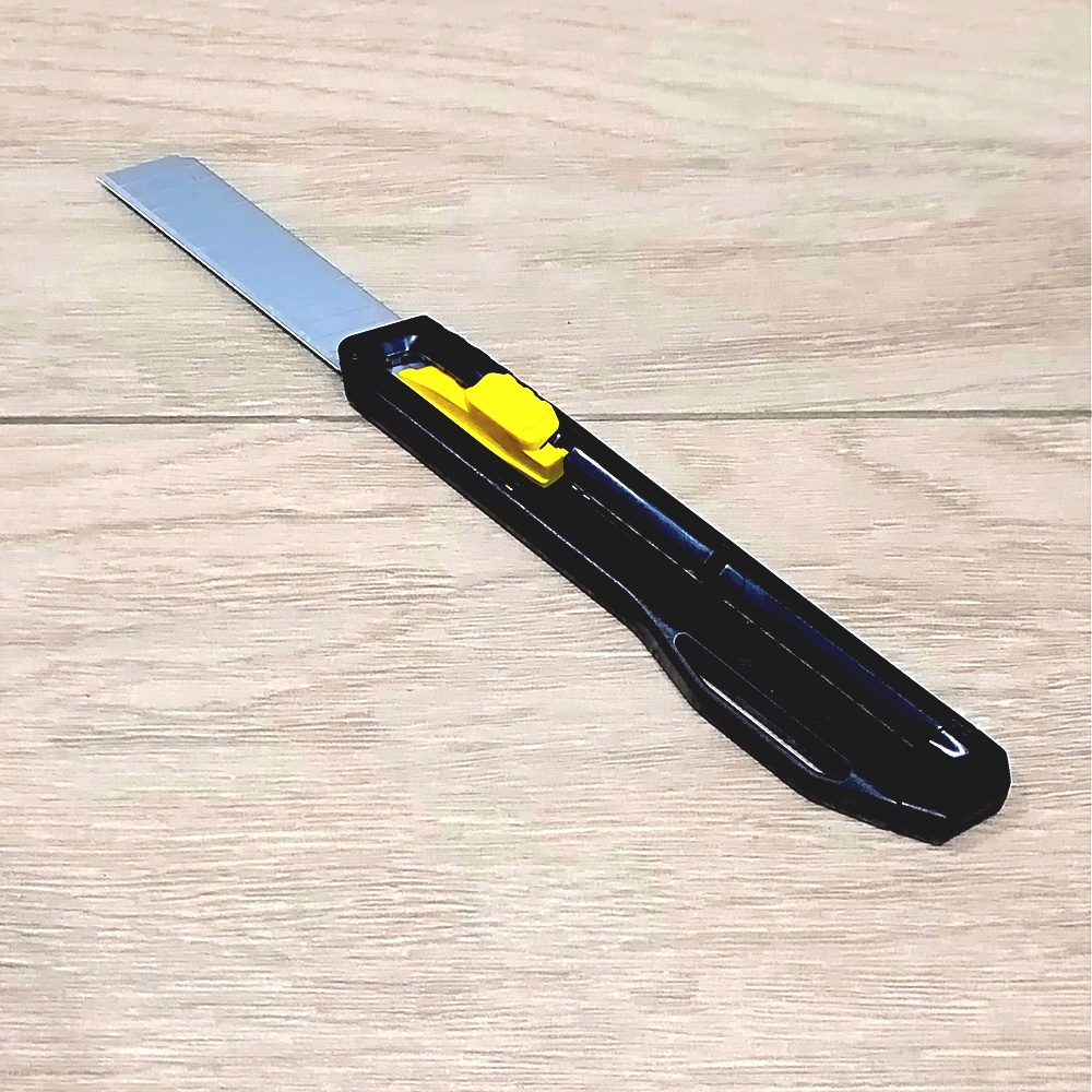 CUTTER BESAR 18 MM STANLEY STHT10323-8