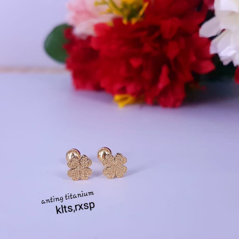 anting titanium kode 16 awet,tahan lama bisa dipake sehari hari