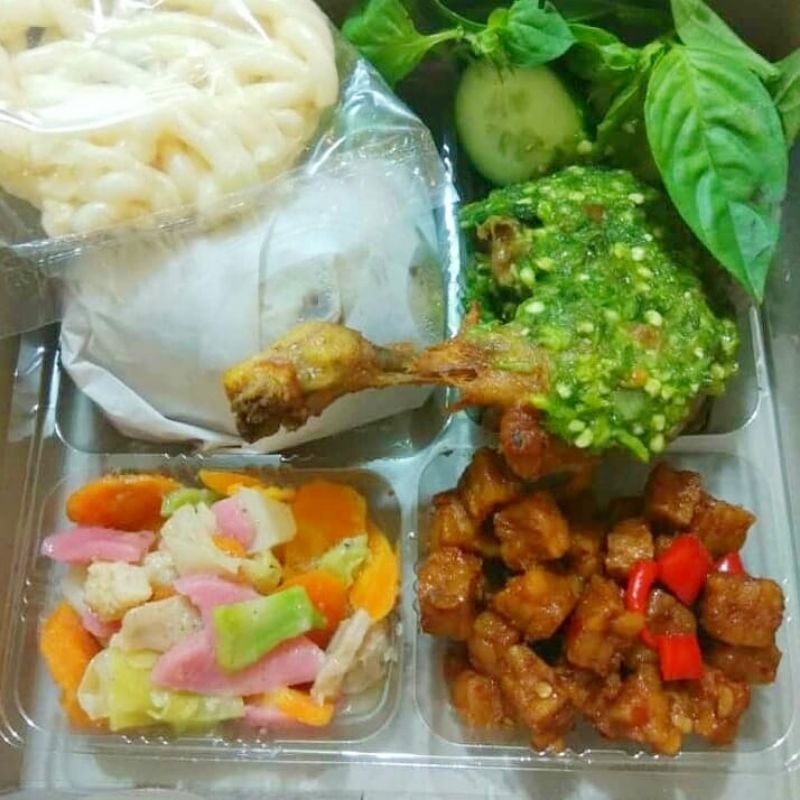 

Nasi box/paket nasi ayam cabe ijo komplit