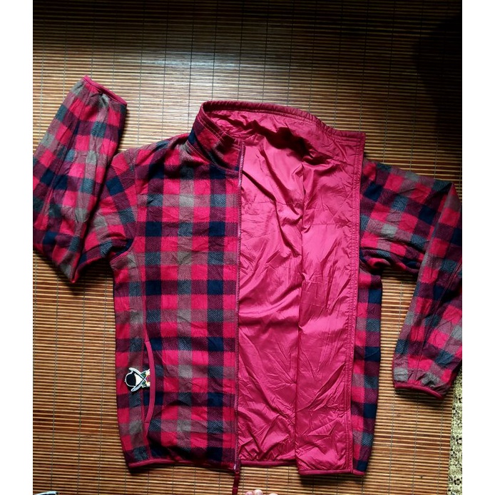 Jaket UNIQLO Reversible 2in1 bolak balik parasut flanel