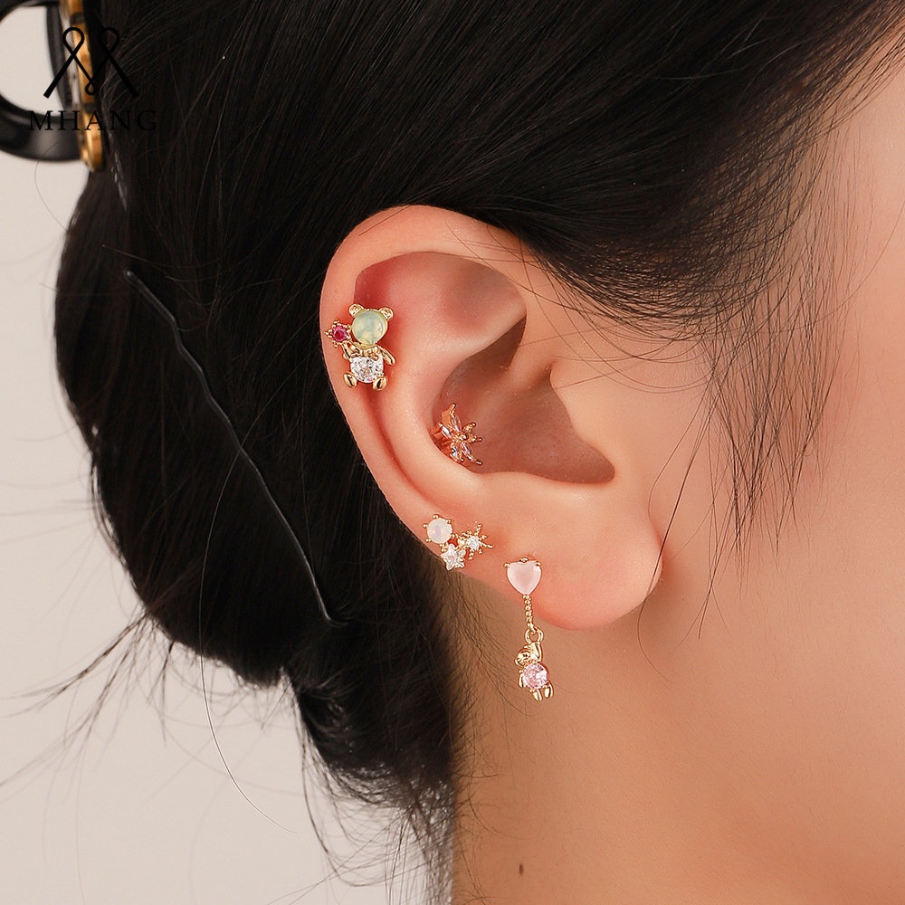 Anting Tusuk Gantung Wanita Desain Bunga / Bintang / Hati / Beruang Mini Hias Berlian Gaya Korea / Mewah Untuk Hadiah