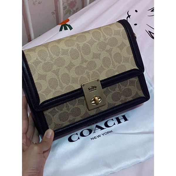 Coach Hutton Shoulder Bag