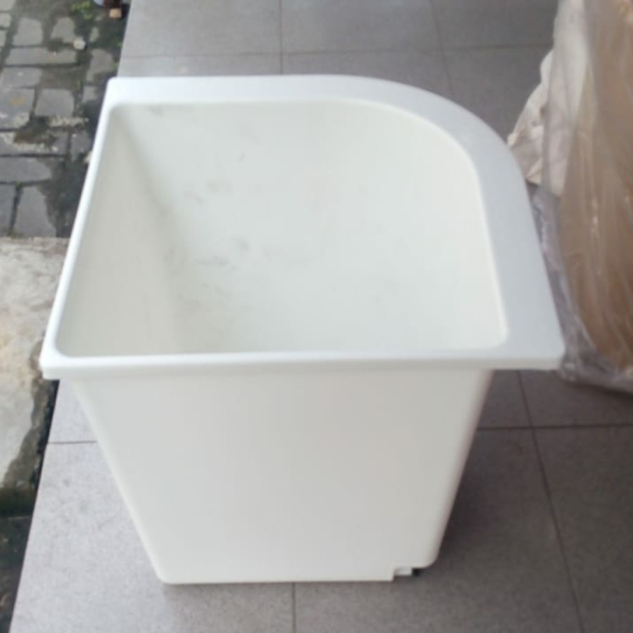 Bak Mandi Sudut Merk Friend
