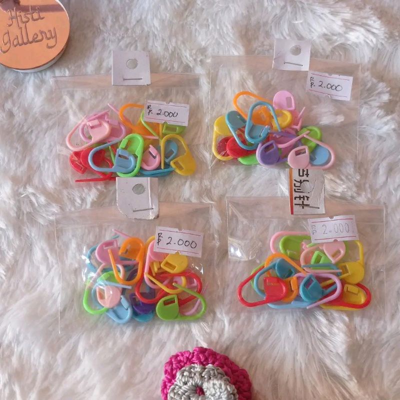 Peniti Bohlam Plastik Warna