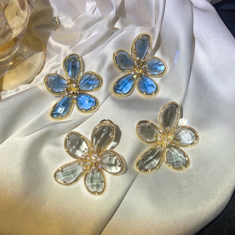 Anting Bentuk Bunga Aksen Kristal Bahan Alloy Gaya Retro Untuk Wanita