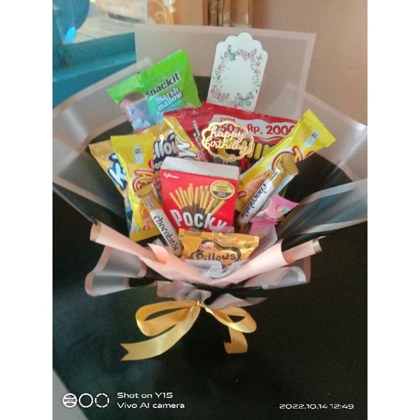

Snack bouquet/murah meriah /enak/lengkap/jajanan viral/ulang tahun wisuda nikahan/hampers/hadiah