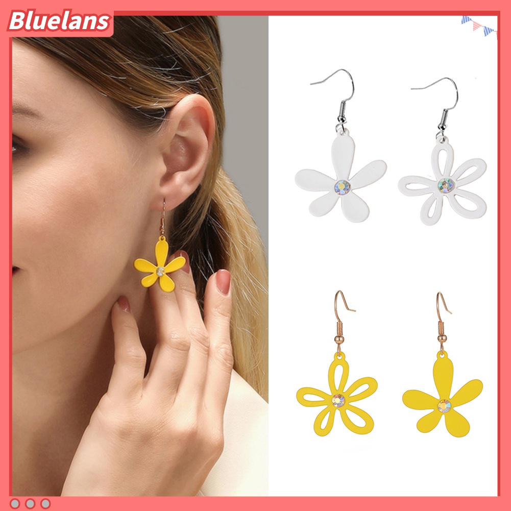 Anting Kait Gantung Wanita Desain Bunga Hollow Asimetris Untuk Hadiah