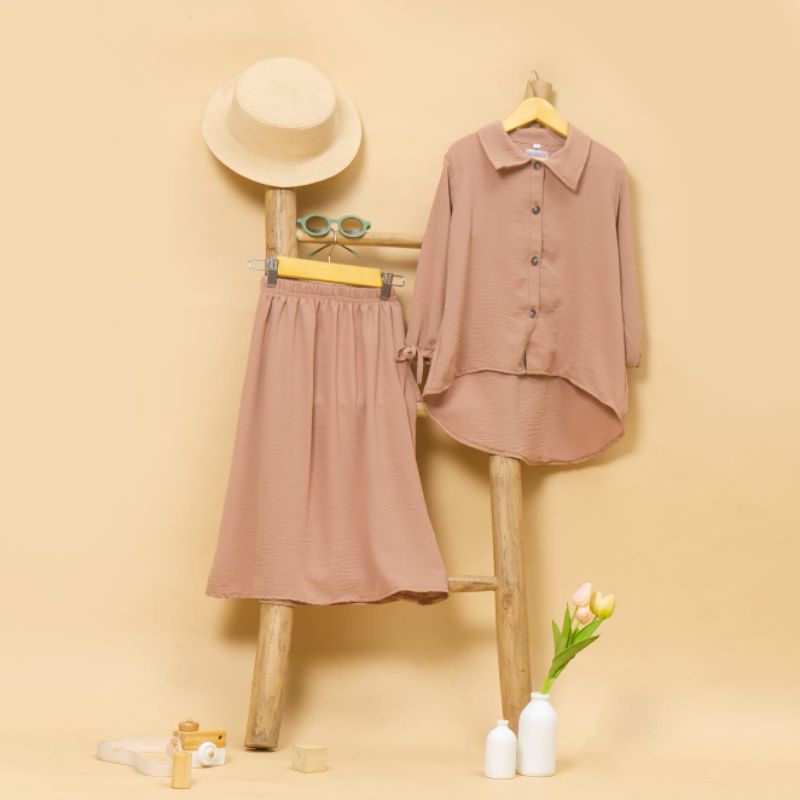 JUNIOR 5-8Tahun One Set Savana Kemeja Oversize Mix Rok | Setelan Anak Perempuan Bahan Crinckle Premium | Set Rok Anak Polos Lucu Viral Kekinian | Setelan Anak Cewek Murah