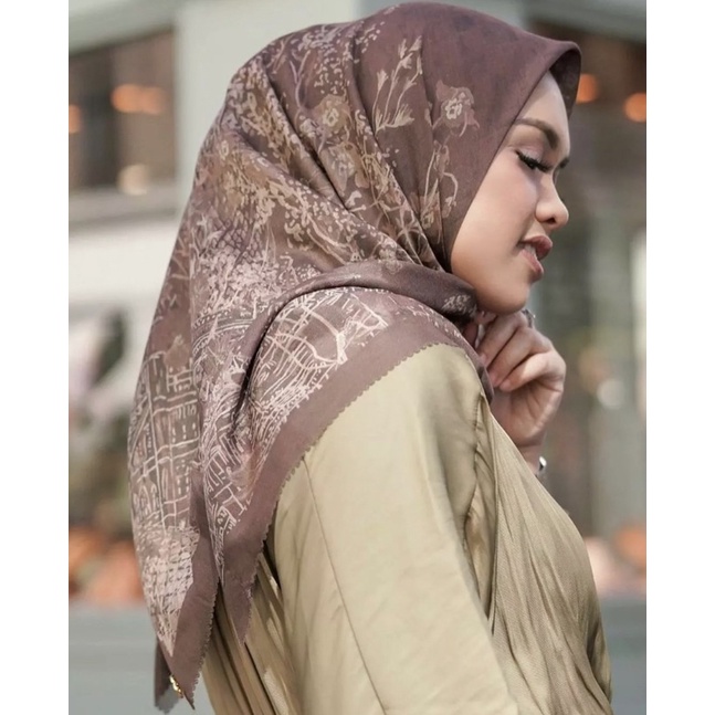 Buttonscarves The British Square in “BROWN”