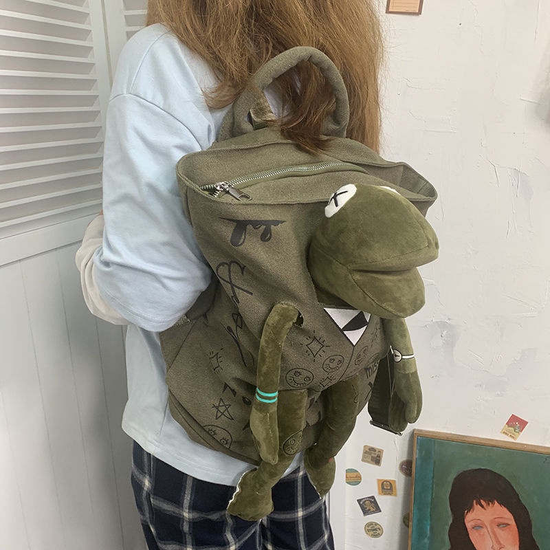 ✘♘✆Sera Jepang Street Cool Graffiti Seri Ransel Kanvas Gaya Hong Kong Sastra Katak Merek Tas Sekolah Boneka