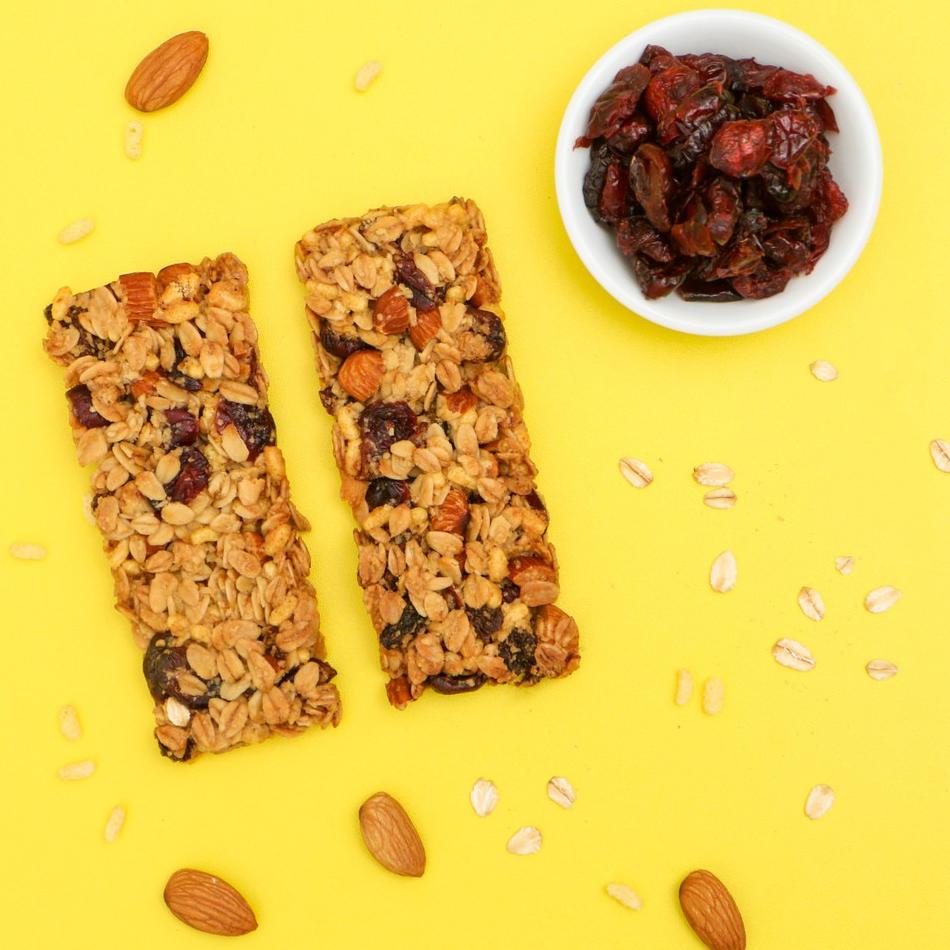 

✨TERBARU✨ Mixed Berries Granola Bar (2 Bars) - Cranberry, Raisins, Almond, Chia Seed - LUCKYBITE serbuuu !