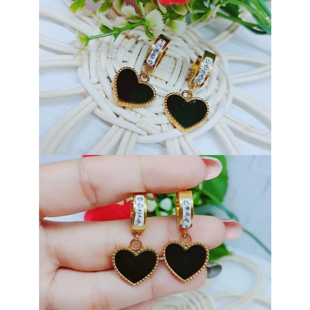 Anting Titanium Permata Hitam Fashion Jewelry W024