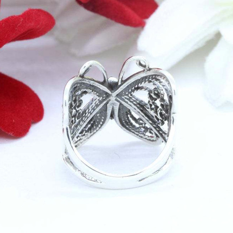 Cincin Adjustable Desain Ukiran Butterfly Hollow out Gaya Vintage Untuk Pasangan