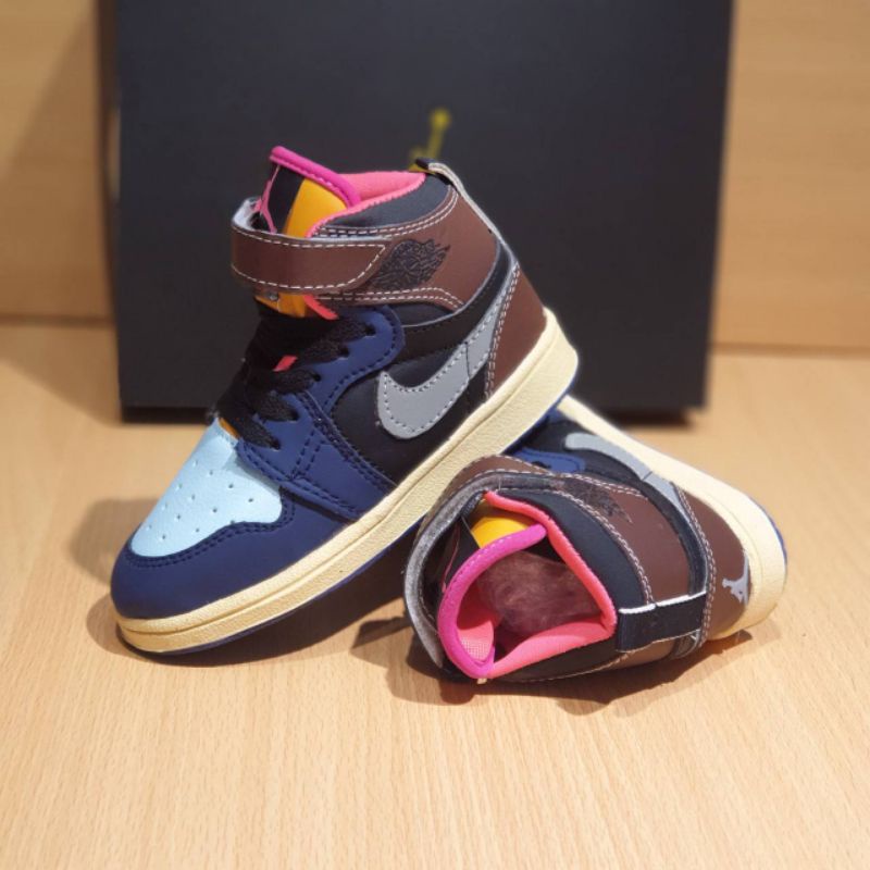 sepatu anak nike sepatu jordan anak sepatu anak laki laki import sudah termasuk box &amp; free kaus kaki .