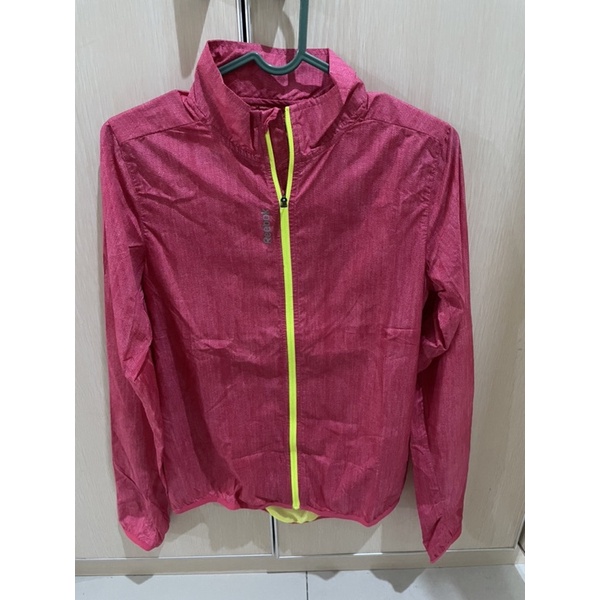 jaket running / jaket olahraga merk Reebok (playdry)