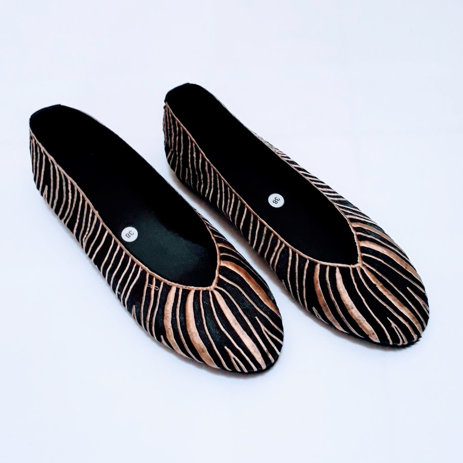 etnik fashion sepatu wanita flat slip on bordir zebra krem