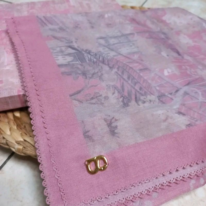 Buttonscarves NY3 in Nolita Preloved