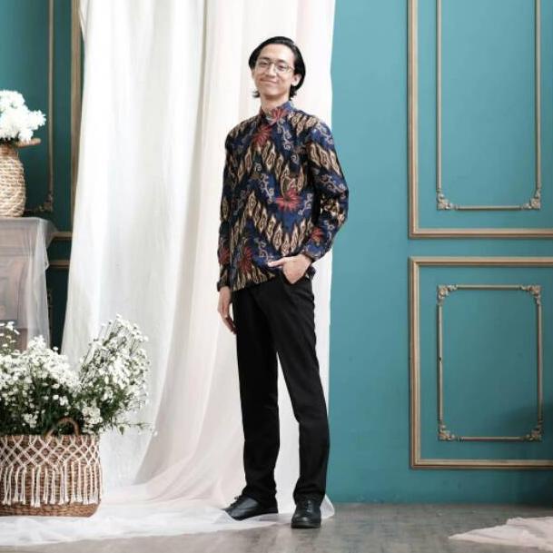 SET COUPLE BATIK MUTHIA NAVY (KEMEJA, ROK SPAN, KEBAYA MUTHIA NAVY INCLUDE SELENDANG) [MRK.18Oc22ᴾ]