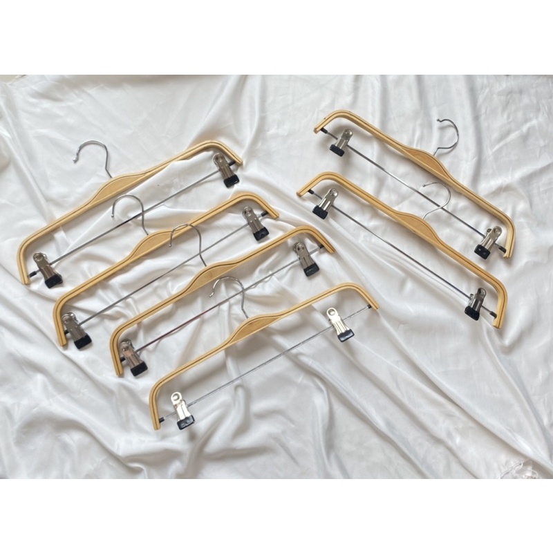 HANGER KAYU PRELOVED ISI 6 PCS/GANTUNGAN BAJU DEWASA/HANGER ZARA PUTIH