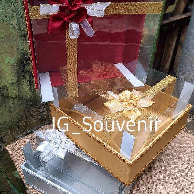 Kotak Hantaran Seserahan Tempat Kue Mika Ukuran 30 x 30 Maron