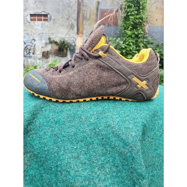 Sepatu Gunung Outdoor Second Hiking Mammut (40/25,5cm)