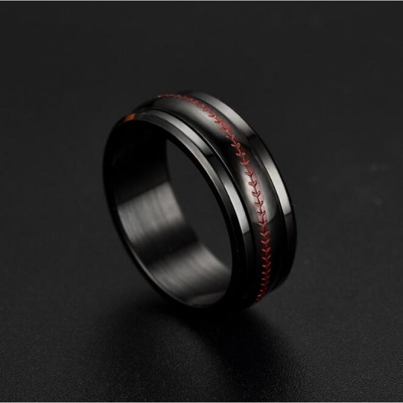 Cincin Pria Desain Garis Merah Bahan Stainless Steel Gaya Vintage Untuk Pesta