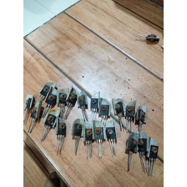 transistor 13003 plus pendingin sisa produksi lampu branded